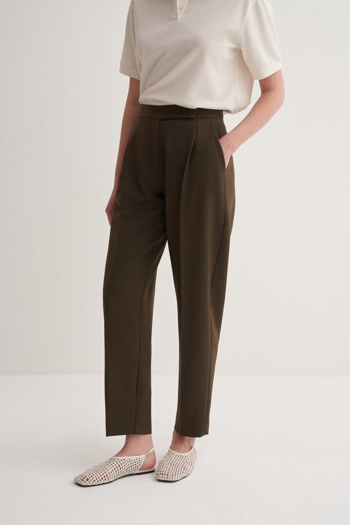 Kk Design Pleated Carrot Trousers Khaki