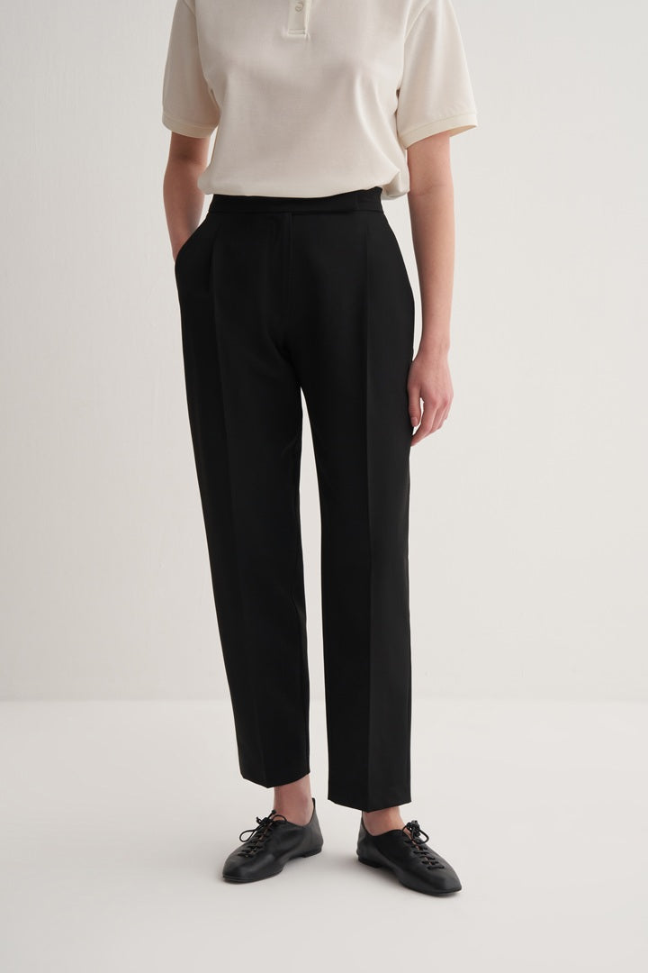 Kk Design Pleated Carrot Trousers Black