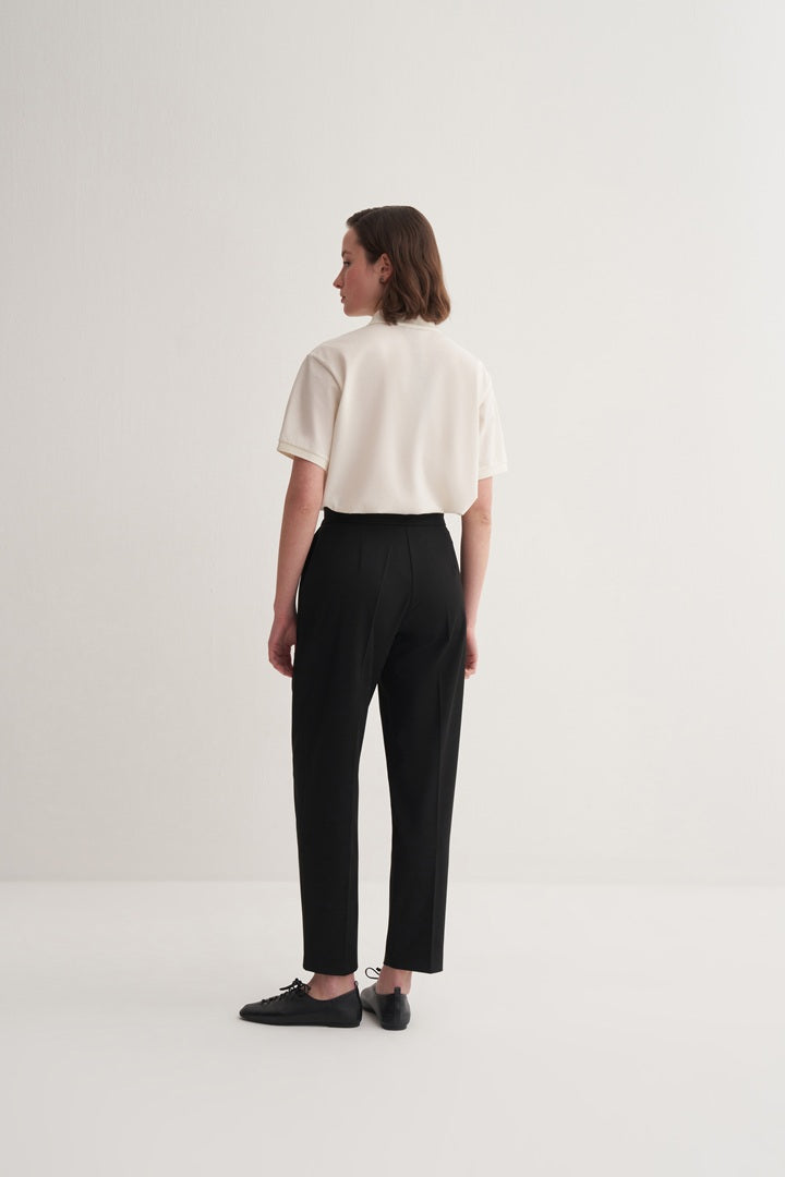 Kk Design Pleated Carrot Trousers Black