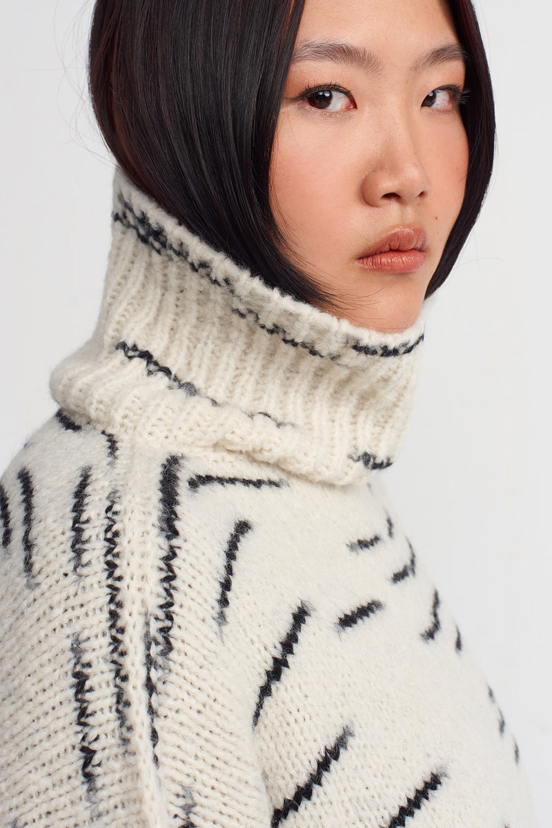 NU Mélange Patterned Turtleneck Knit Sweater Black/Ecru