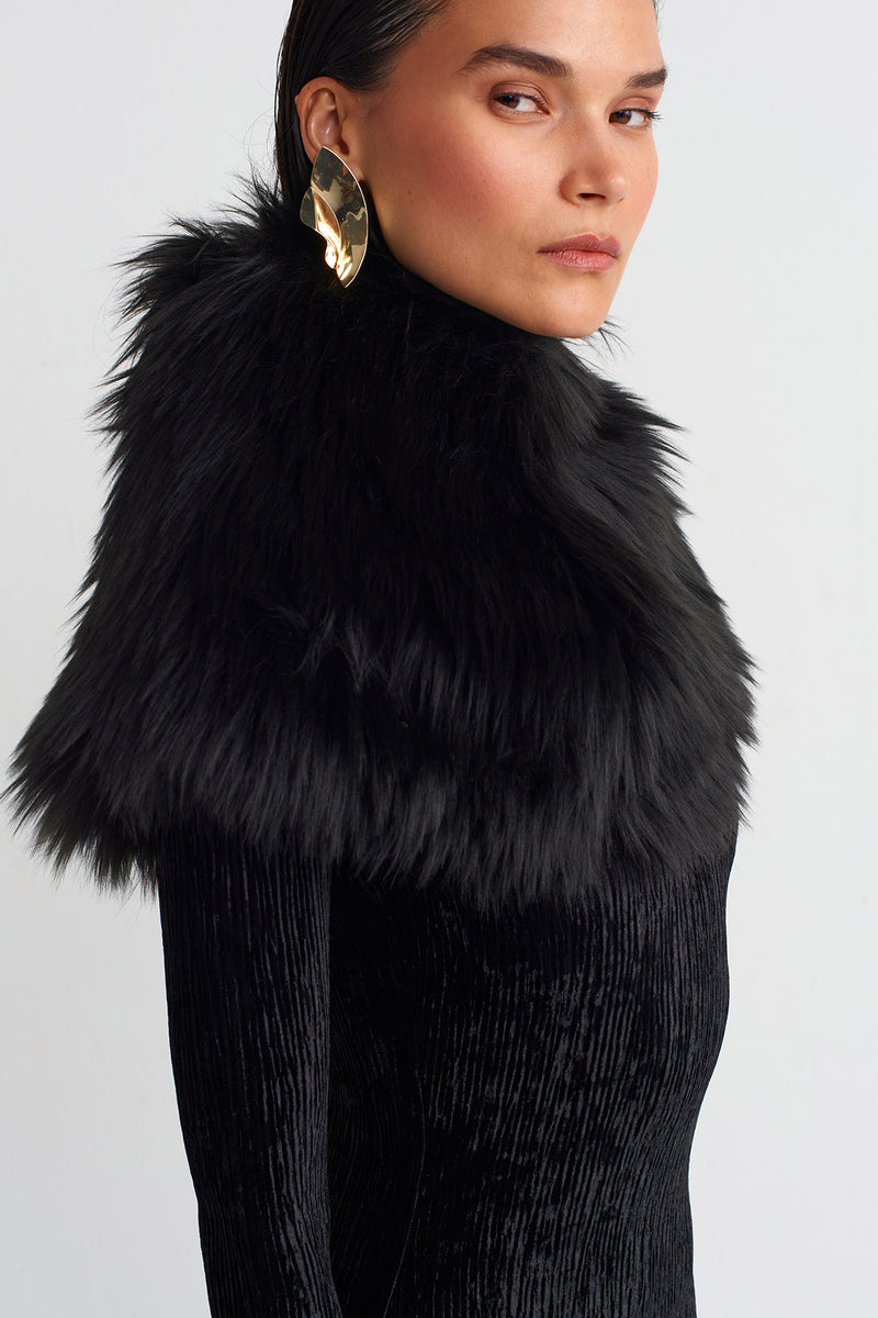 NU Feathered Collar Black