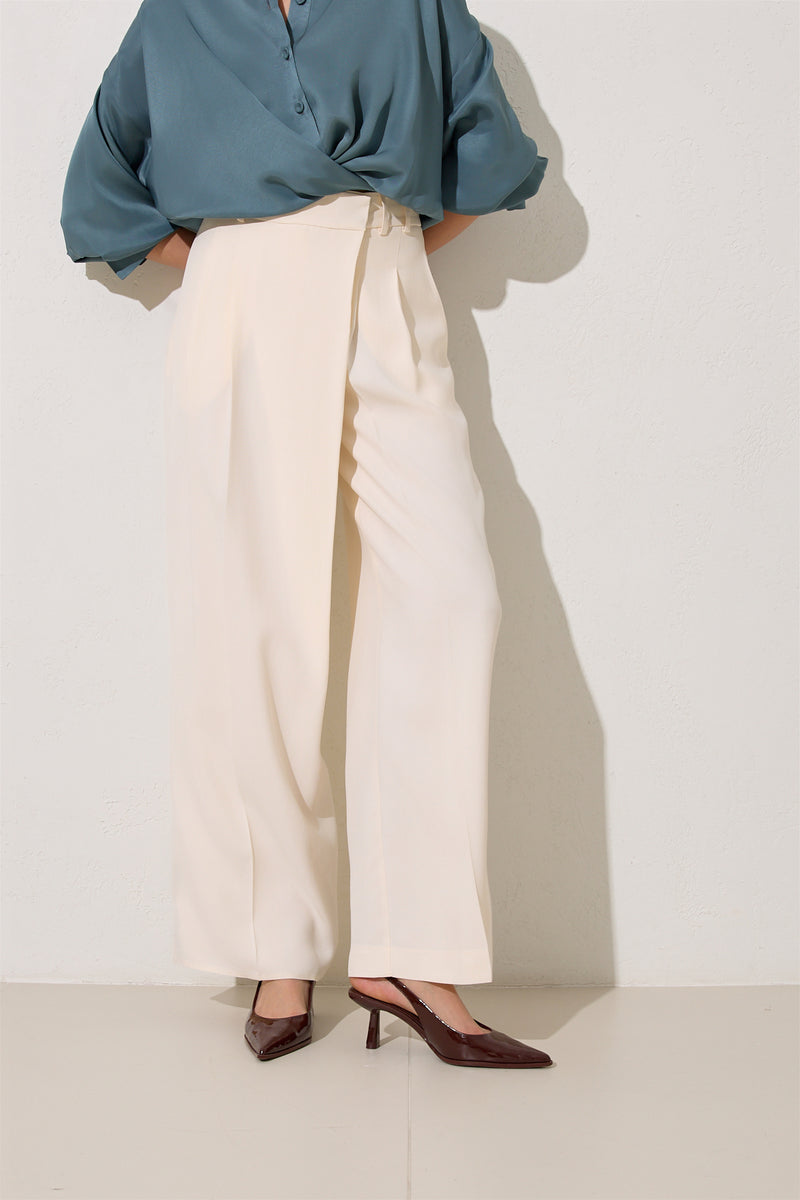 Setre Front-Overlap Detailed Trousers Cream